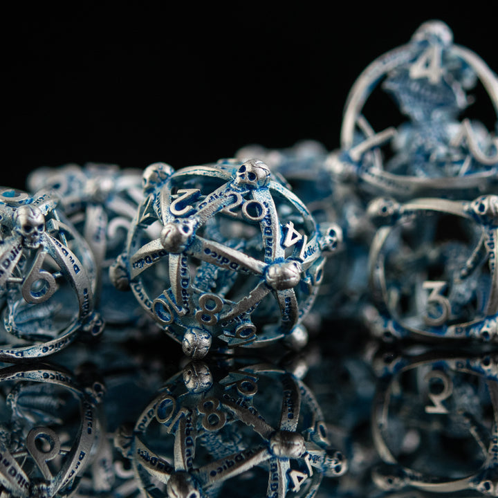 ドラコ・イモルトゥイ 中空メタルダイスセット - アクア＆シルバー