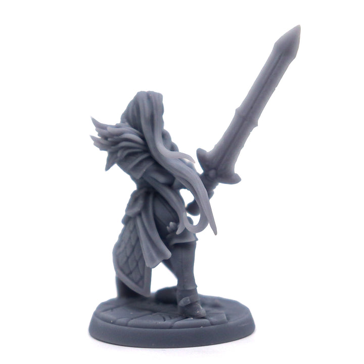 Human Greatsword Champion Female Miniature